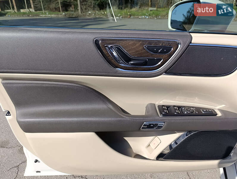 Седан Lincoln Continental 2016 в Днепре