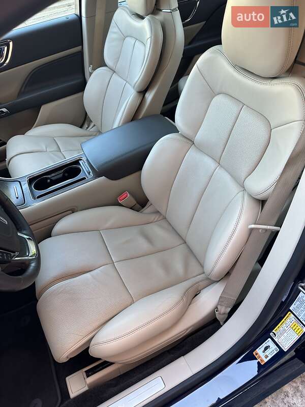 Седан Lincoln Continental 2018 в Дніпрі