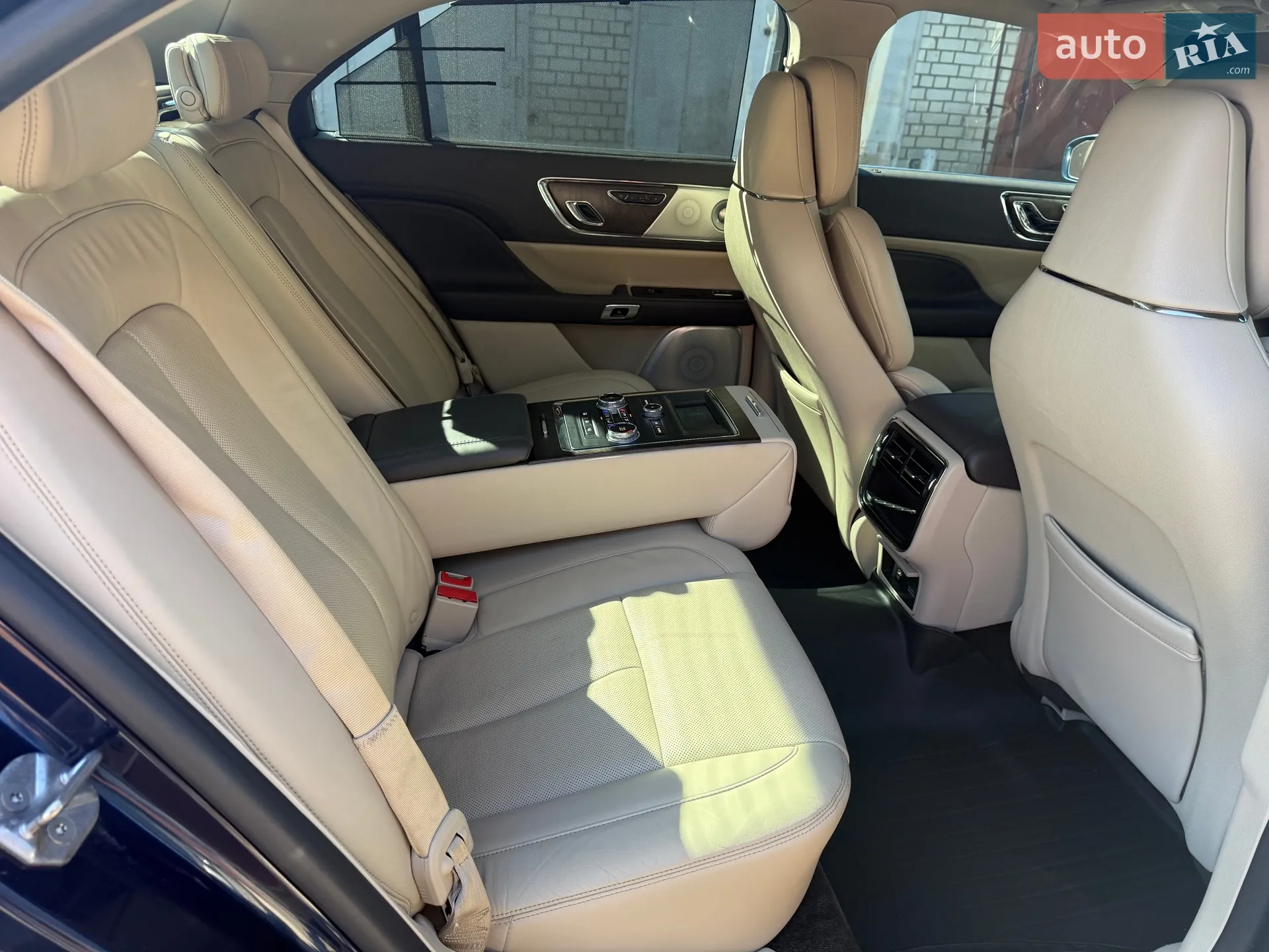 2016 Lincoln Continental - мініатюра 14