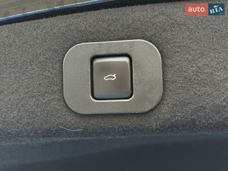 Седан Lincoln Continental 2016 в Києві