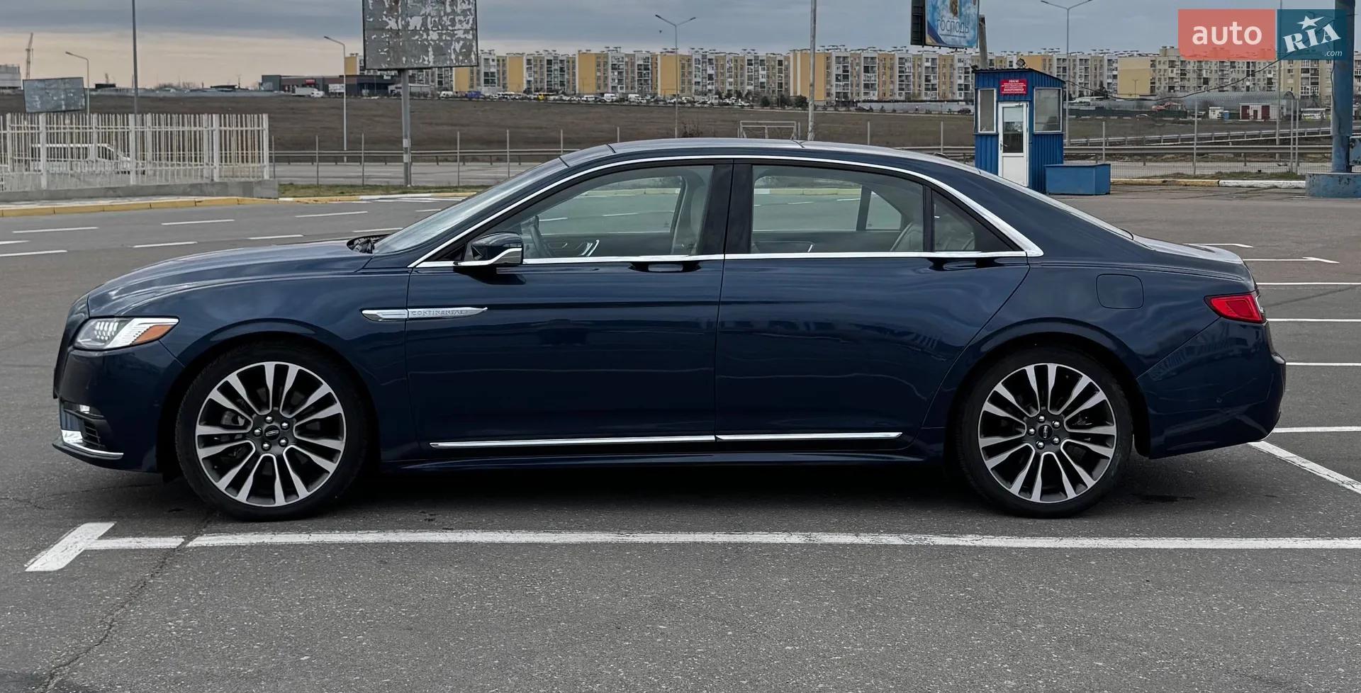 2017 Lincoln Continental - мініатюра 3