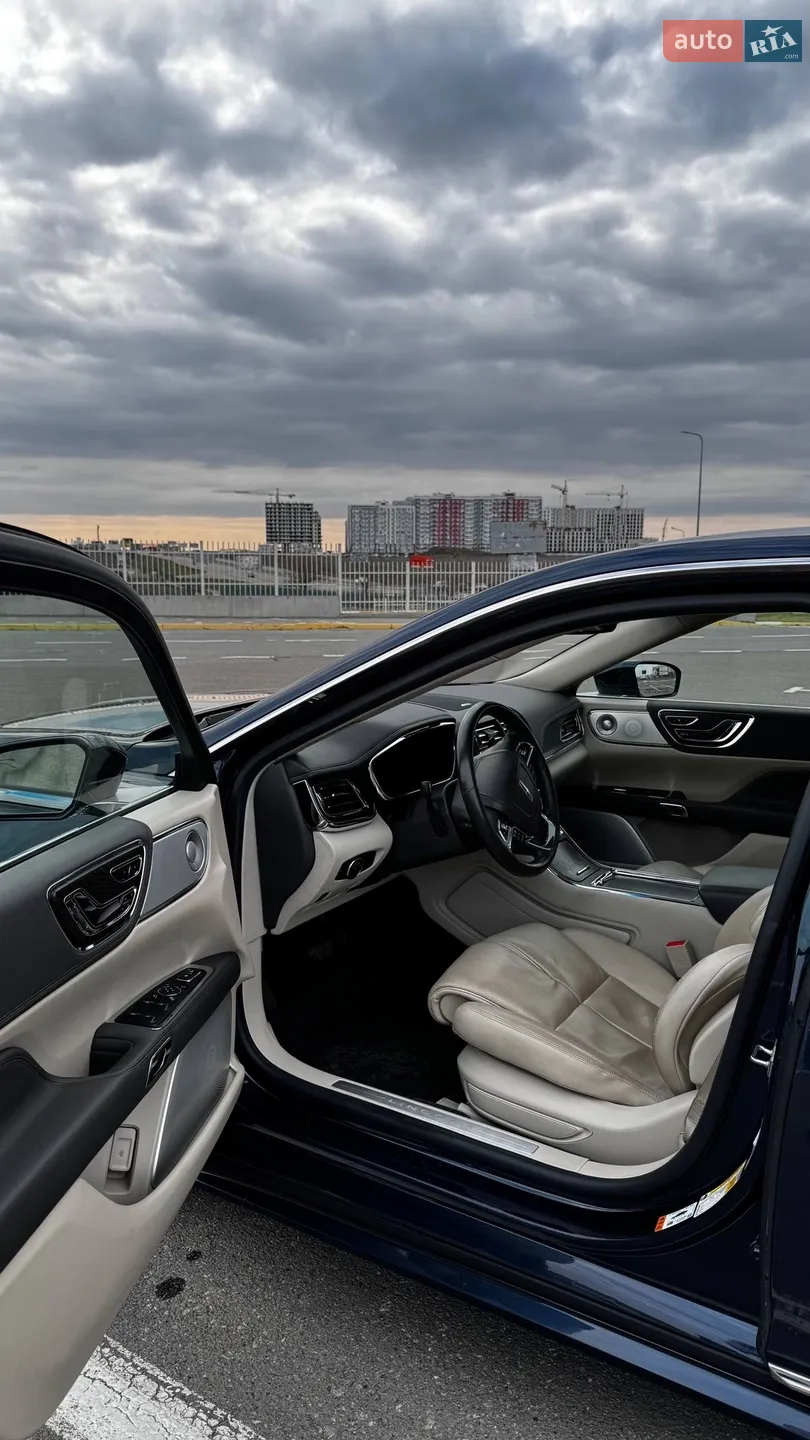 2017 Lincoln Continental - мініатюра 11