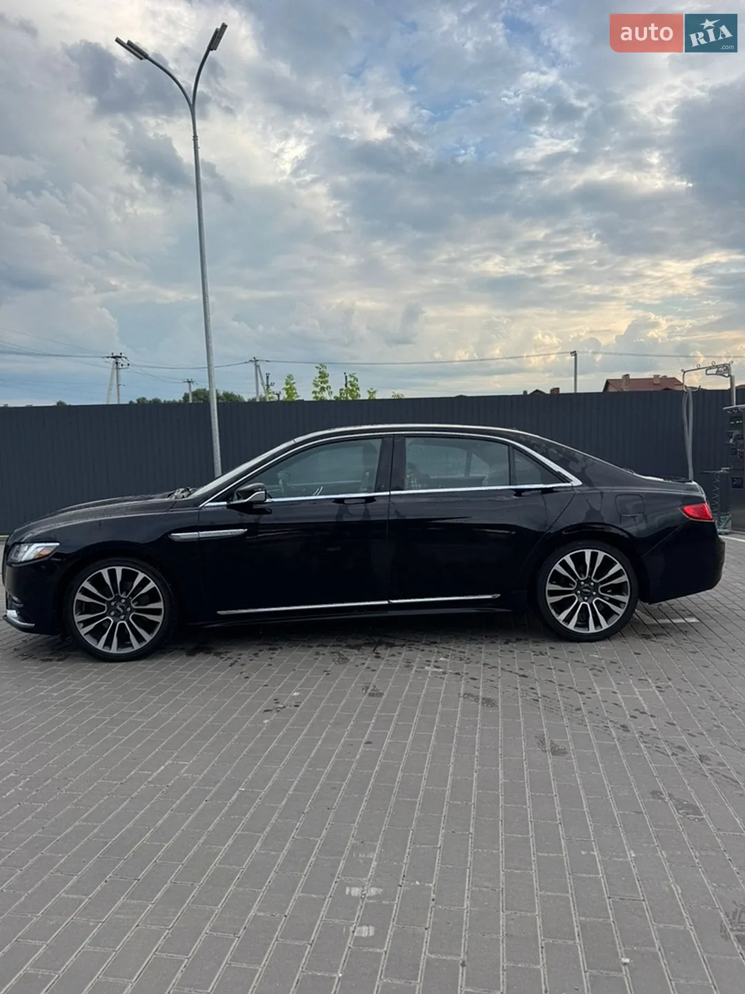 2016 Lincoln Continental - мініатюра 2