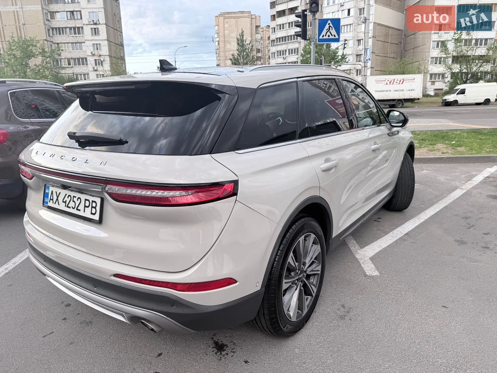 2022 Lincoln Corsair - мініатюра 4