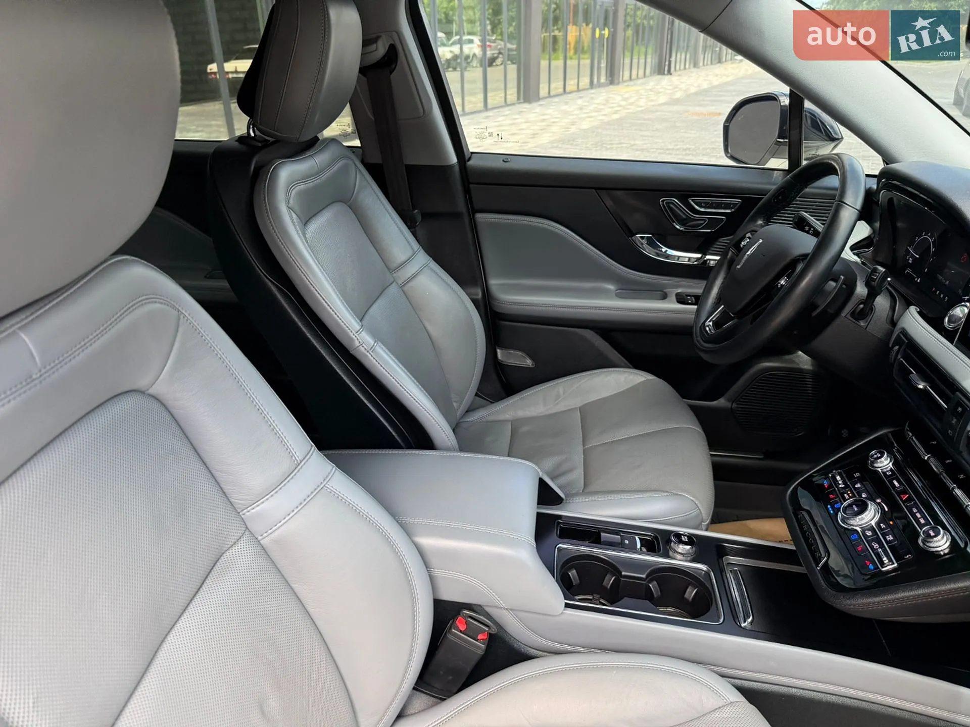 2020 Lincoln Corsair - мініатюра 32