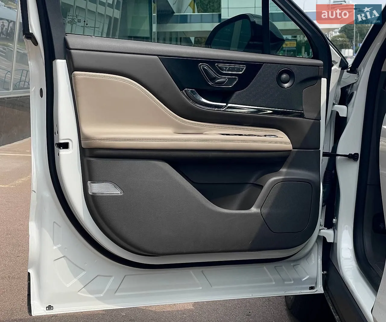 2019 Lincoln Corsair - мініатюра 21