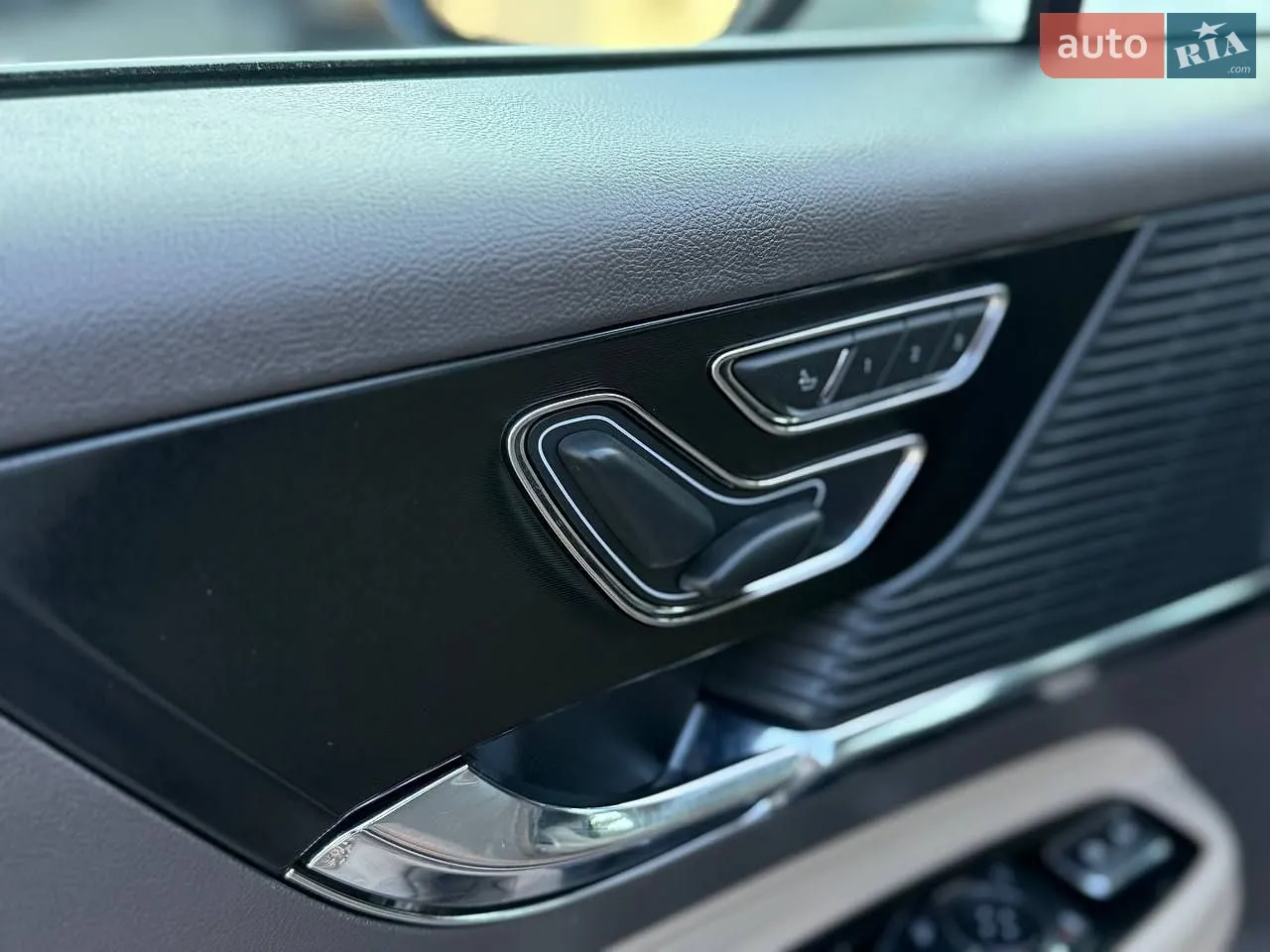 2020 Lincoln Corsair - мініатюра 12
