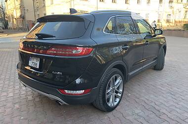 Позашляховик / Кросовер Lincoln MKC 2014 в 
