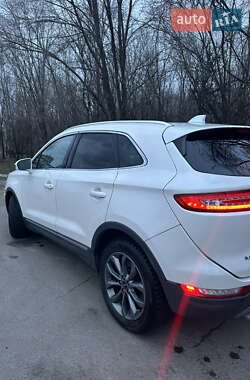 Позашляховик / Кросовер Lincoln MKC 2017 в 
