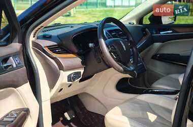 Позашляховик / Кросовер Lincoln MKC 2014 в 