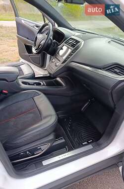 Внедорожник / Кроссовер Lincoln MKC 2019 в 