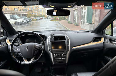 Позашляховик / Кросовер Lincoln MKC 2014 в 