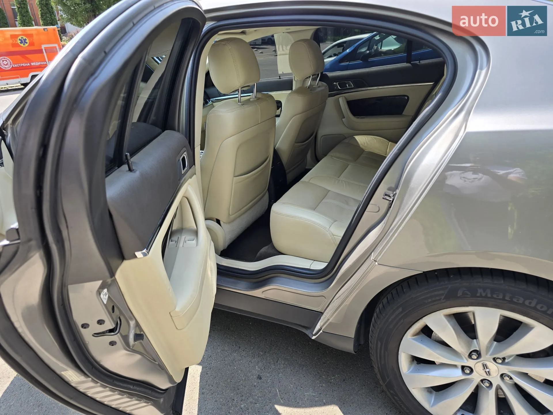 2015 Lincoln MKS - мініатюра 14