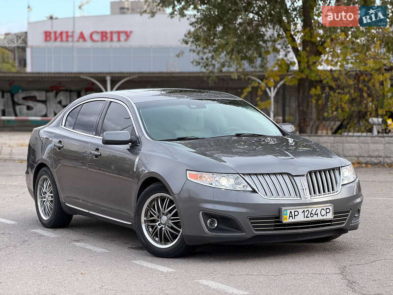 Lincoln MKS 2010