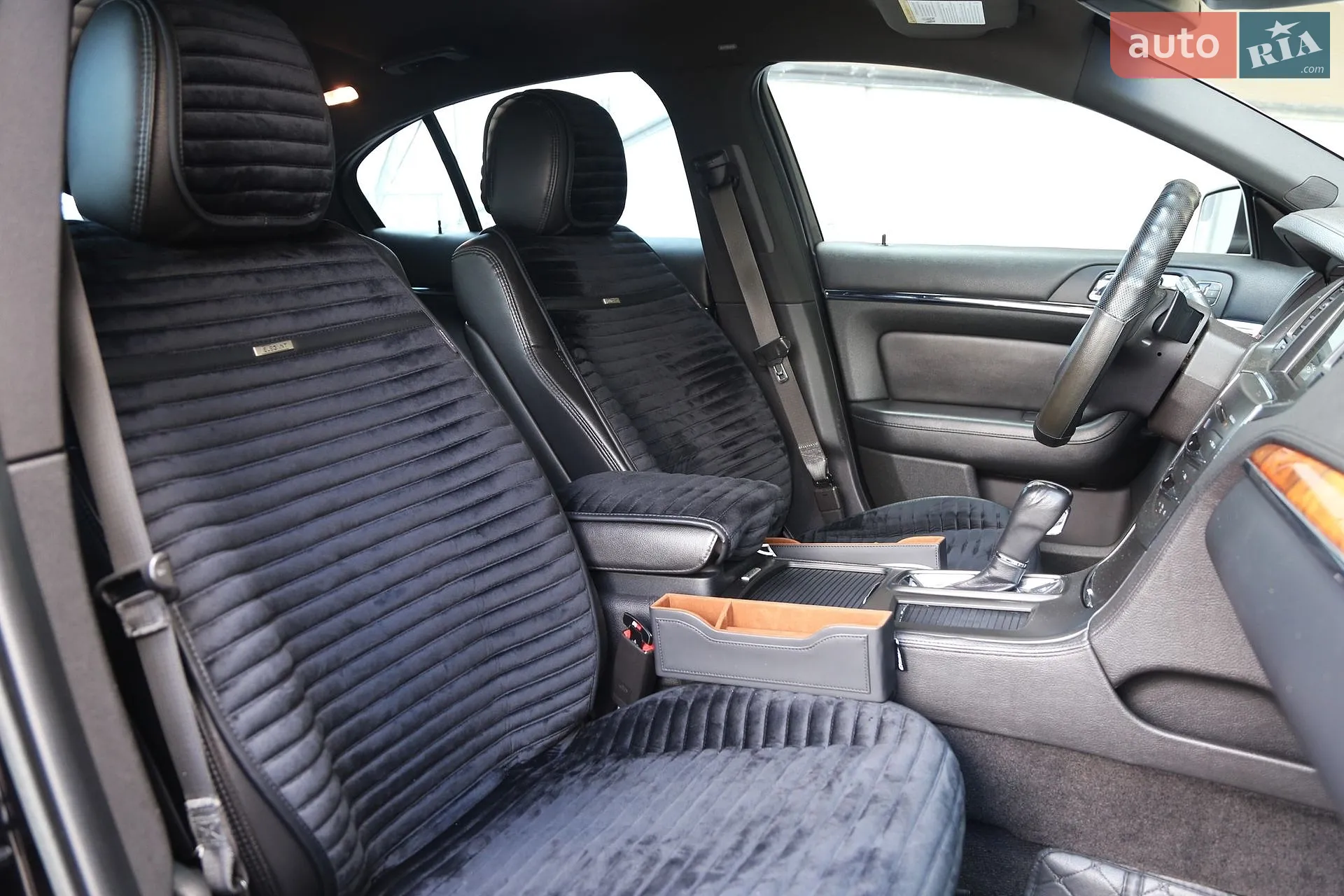 2016 Lincoln MKS - мініатюра 12
