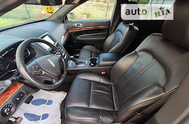 Минивэн Lincoln MKT 2016 в 