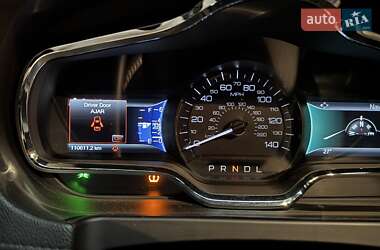 Позашляховик / Кросовер Lincoln MKT 2017 в 