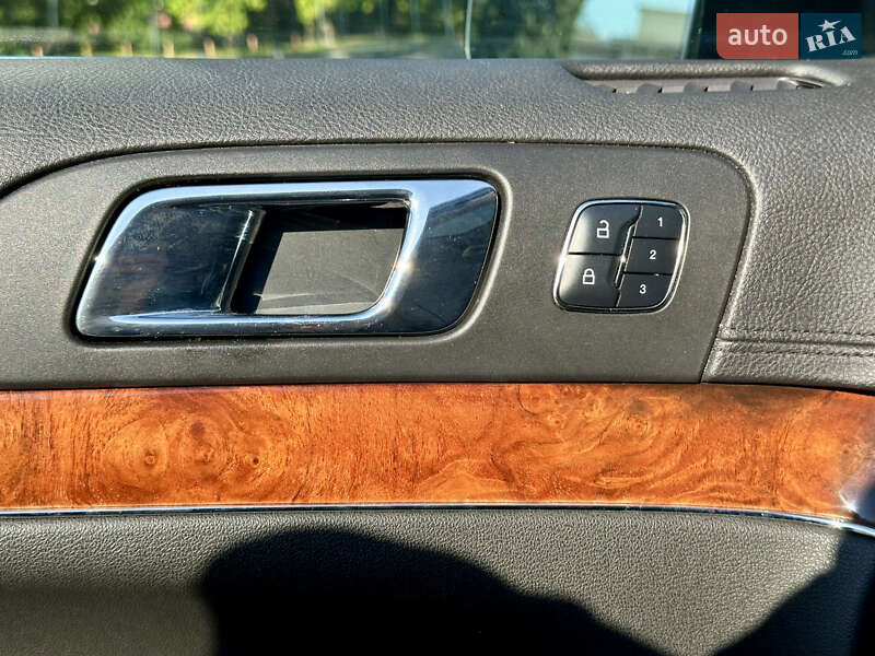 Внедорожник / Кроссовер Lincoln MKT 2016 в Киеве