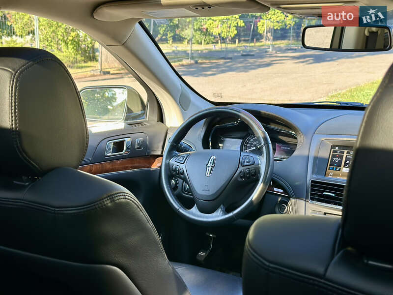 Внедорожник / Кроссовер Lincoln MKT 2016 в Киеве