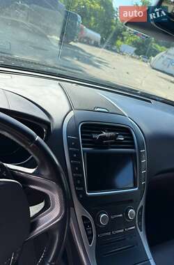 Внедорожник / Кроссовер Lincoln MKX 2015 в 