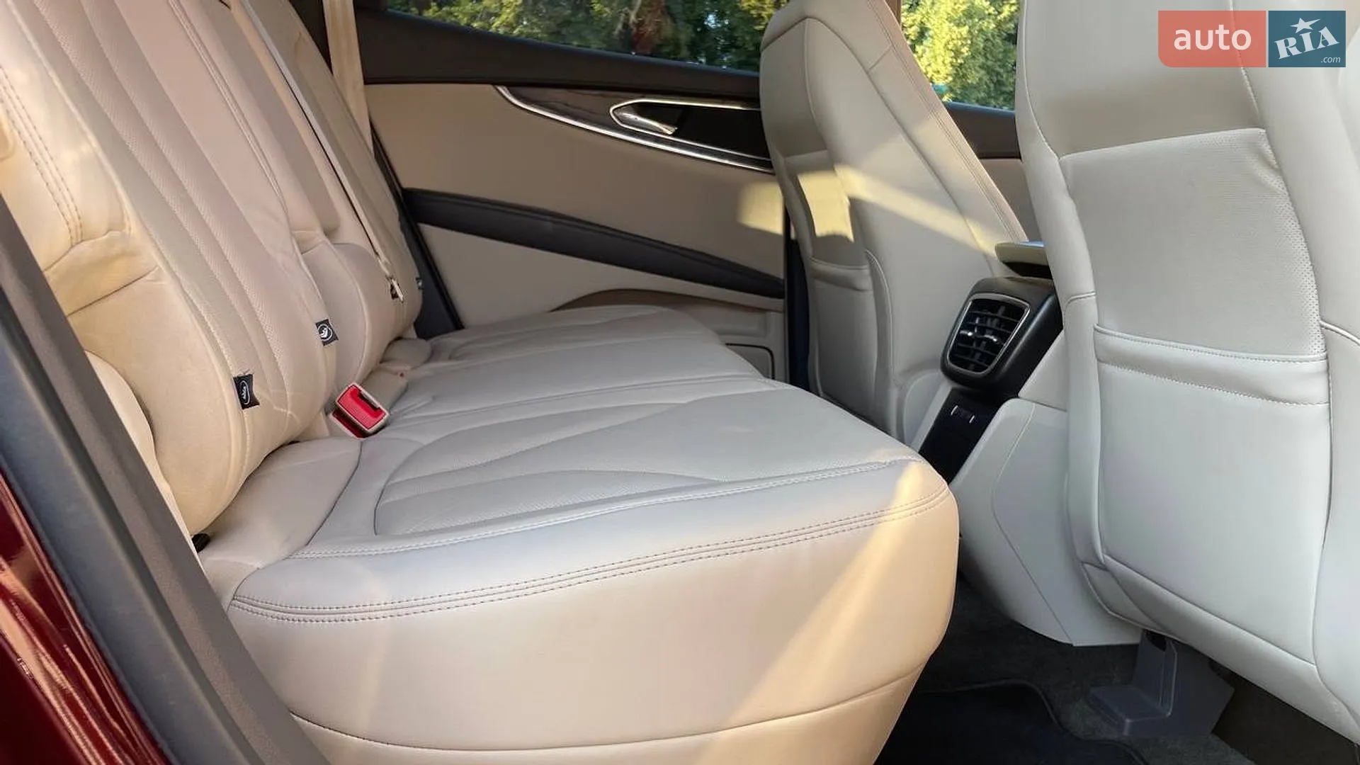 2017 Lincoln MKX - мініатюра 36