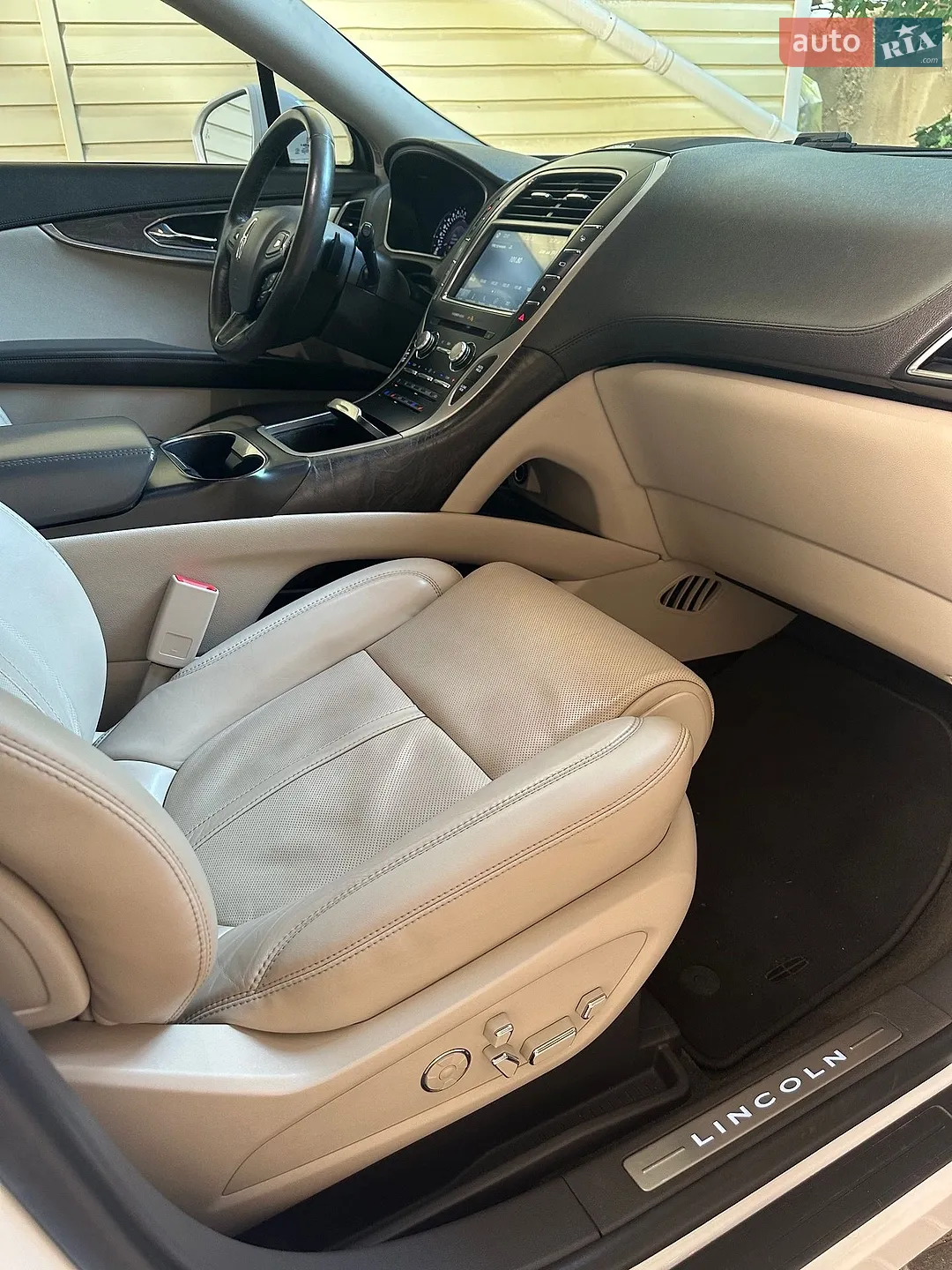 2017 Lincoln MKX - мініатюра 20