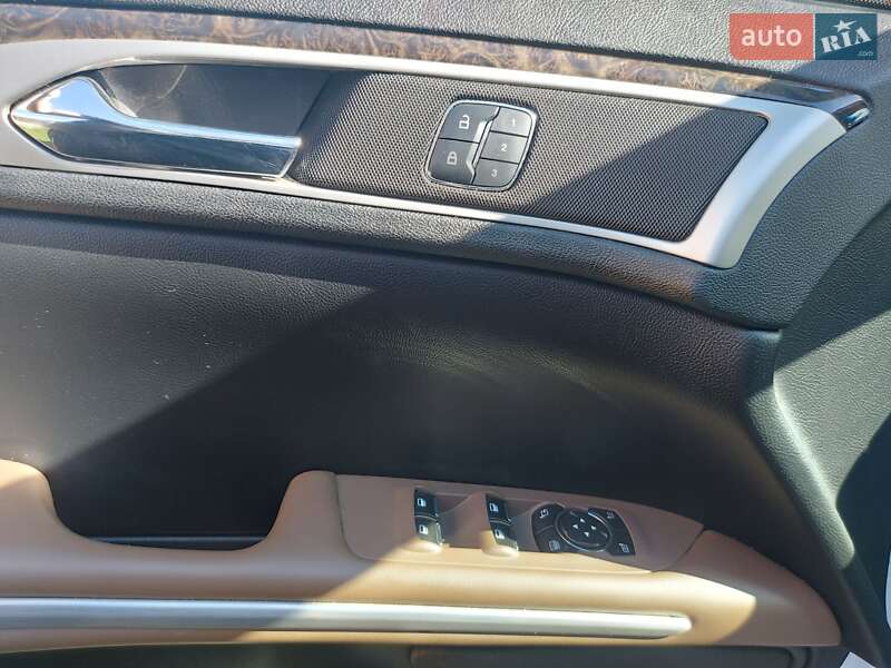 Седан Lincoln MKZ 2015 в Чернівцях