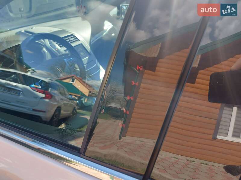 Седан Lincoln MKZ 2015 в Чернівцях