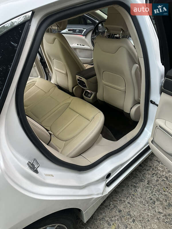 Седан Lincoln MKZ 2016 в Великодолинском