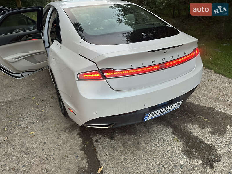 Седан Lincoln MKZ 2016 в Великодолинском