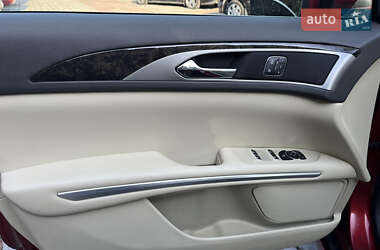 Седан Lincoln MKZ 2013 в 