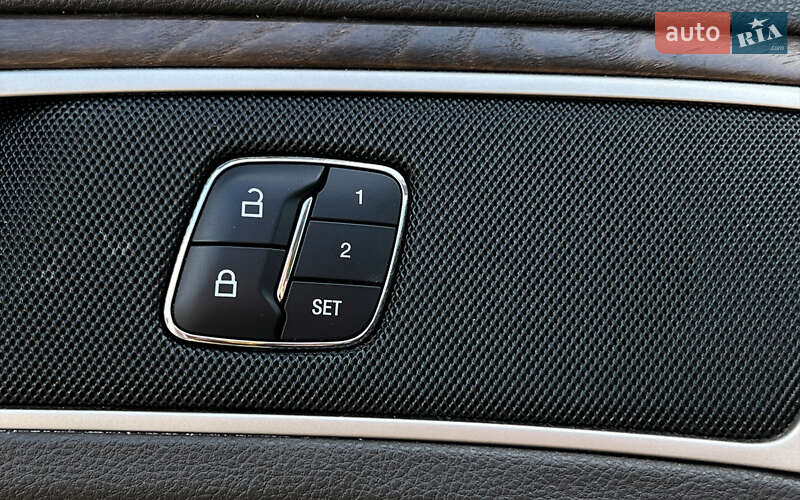 Седан Lincoln MKZ 2016 в Львове