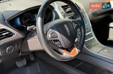 Седан Lincoln MKZ 2013 в 