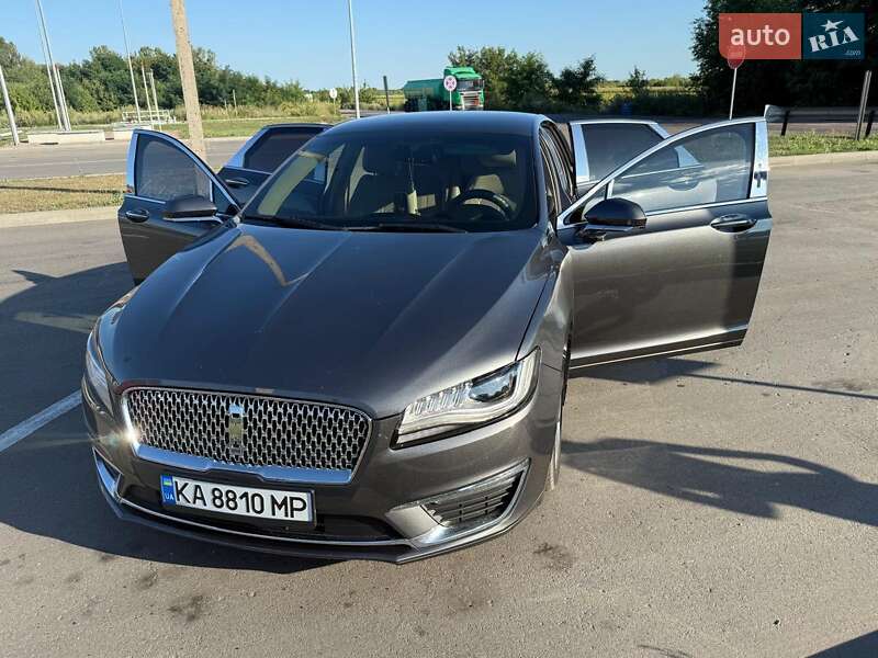 Седан Lincoln MKZ 2015 в Лохвице