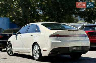 Седан Lincoln MKZ 2013 в 