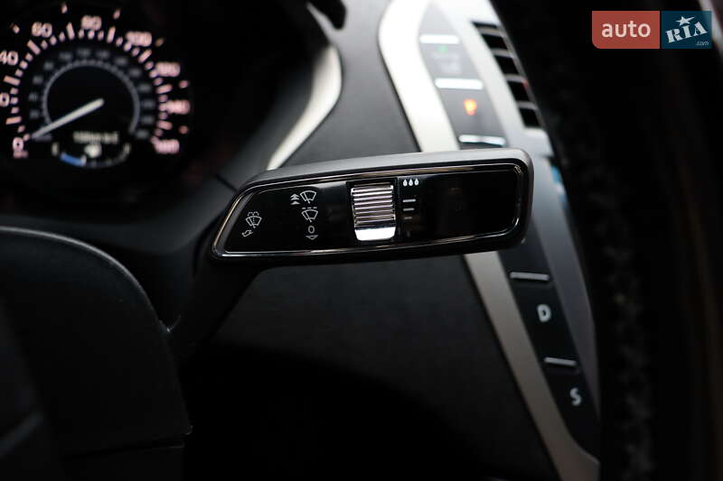 Седан Lincoln MKZ 2016 в Львові