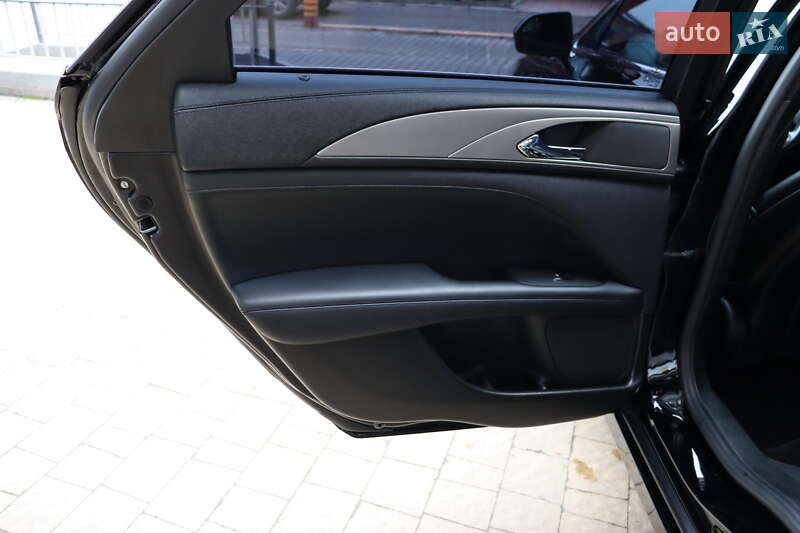 Седан Lincoln MKZ 2016 в Львові