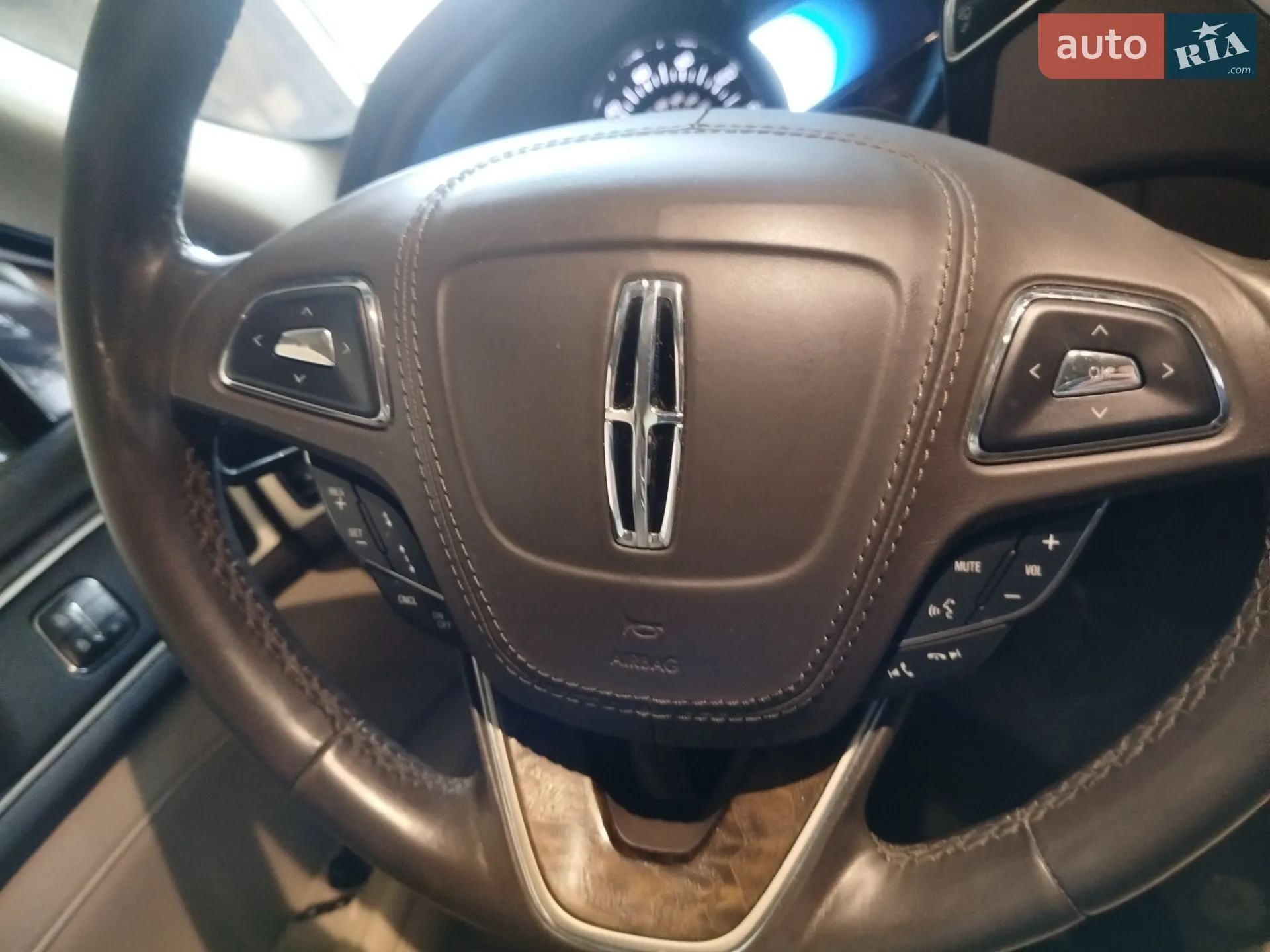2016 Lincoln MKZ - мініатюра 2