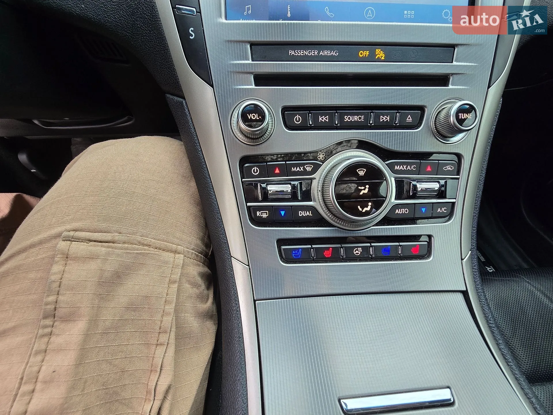 2016 Lincoln MKZ - мініатюра 26