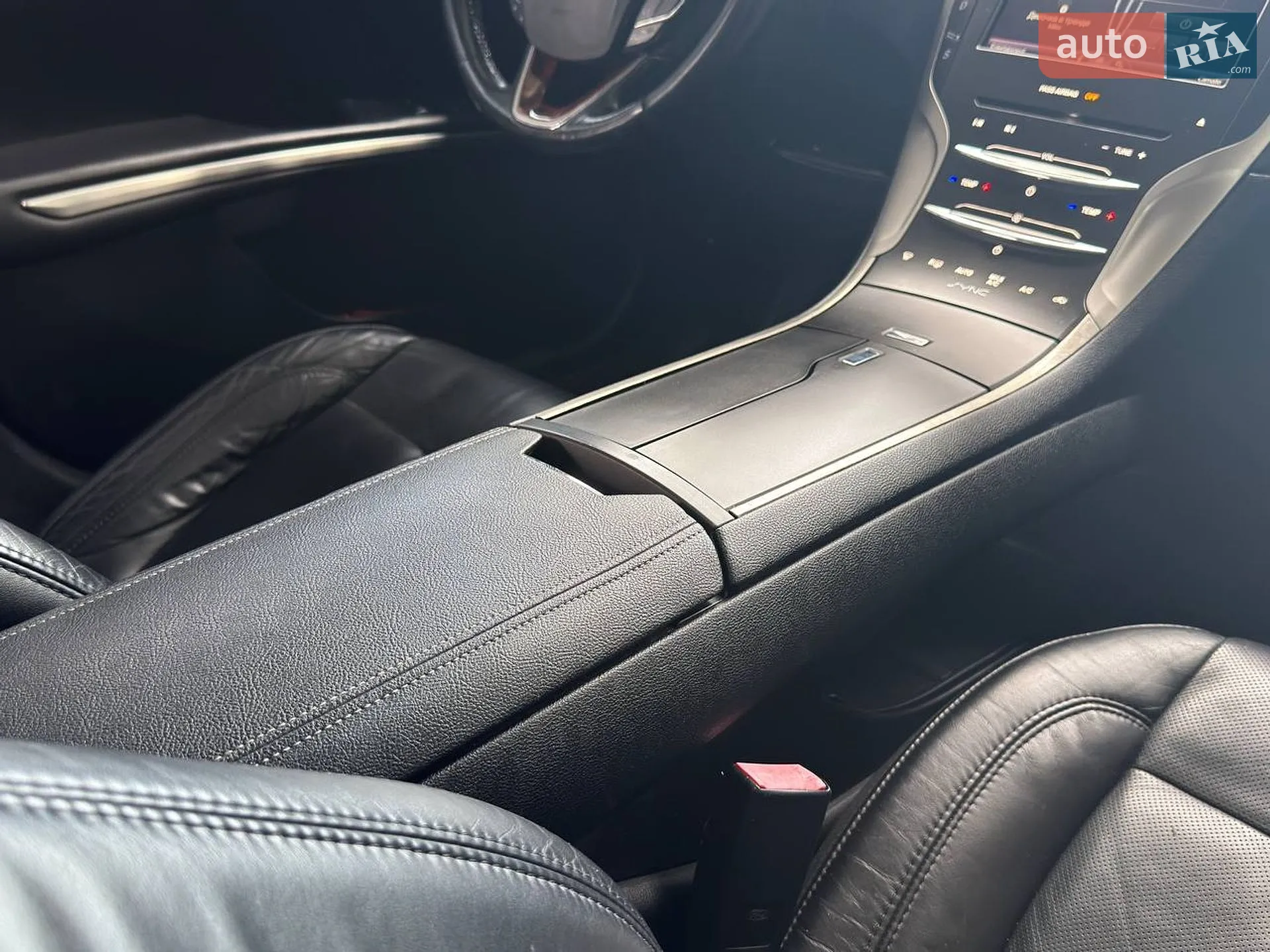 2015 Lincoln MKZ - мініатюра 26