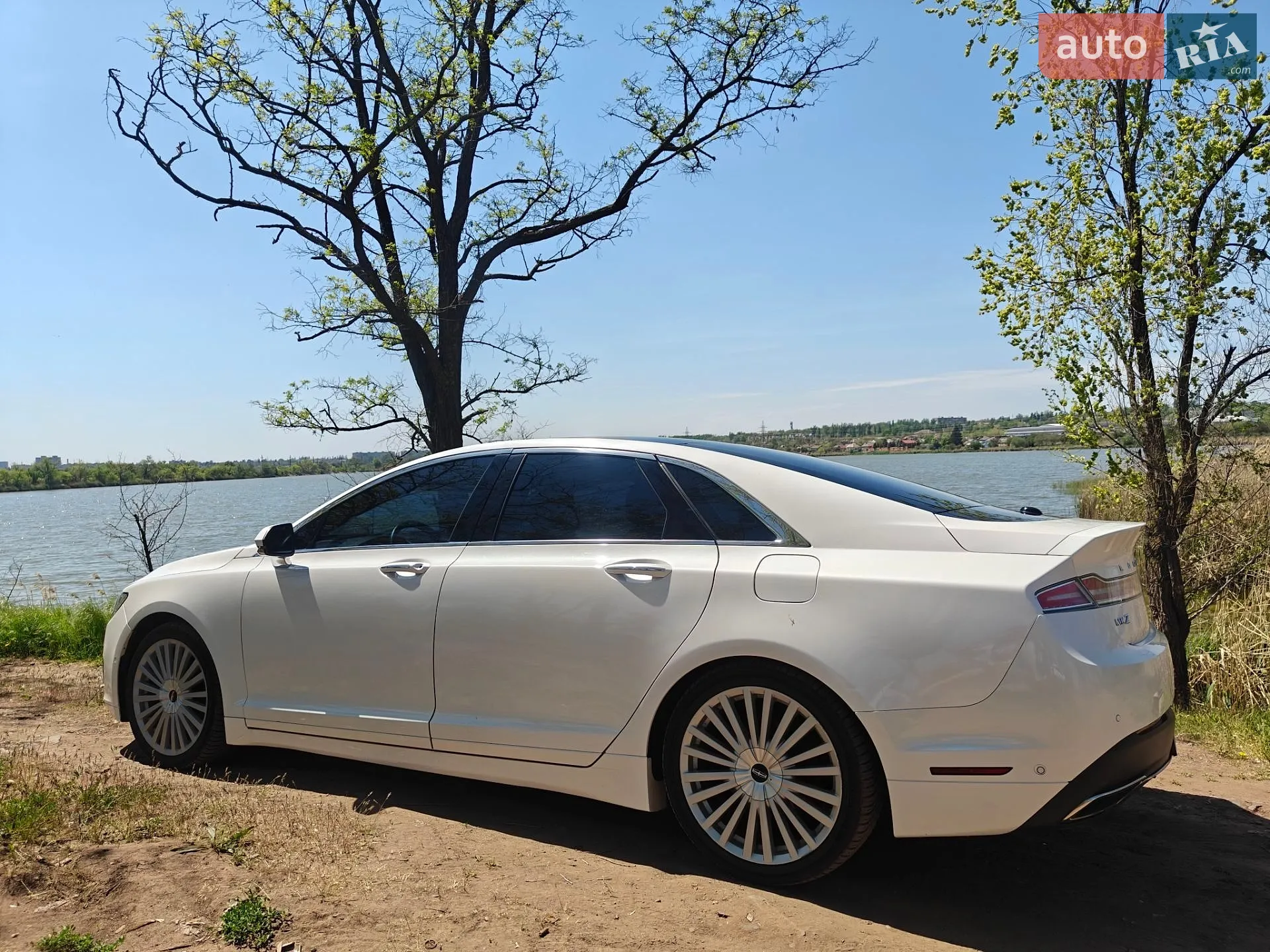 2016 Lincoln MKZ - мініатюра 3