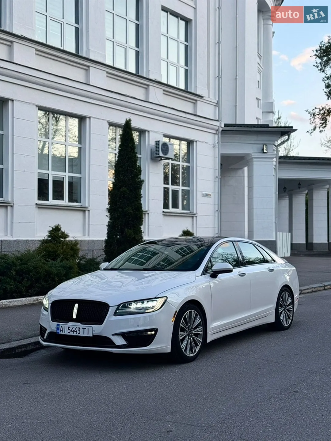 2019 Lincoln MKZ - мініатюра 3