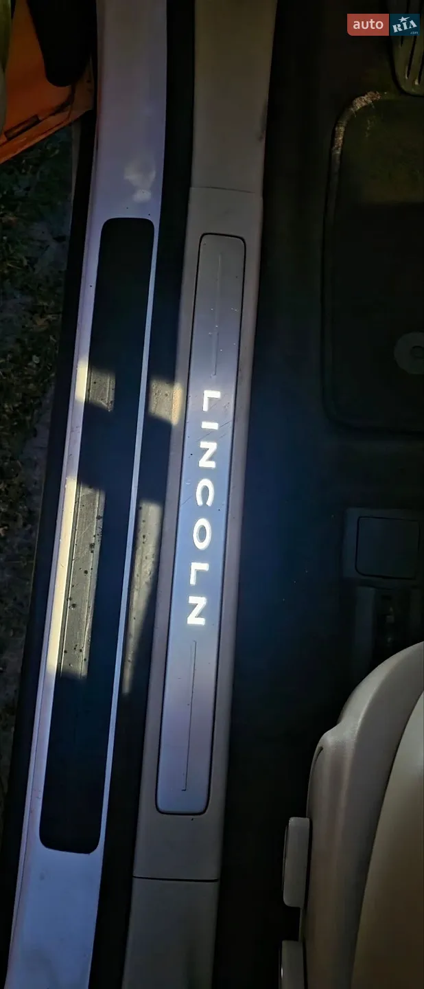 2016 Lincoln MKZ - мініатюра 36
