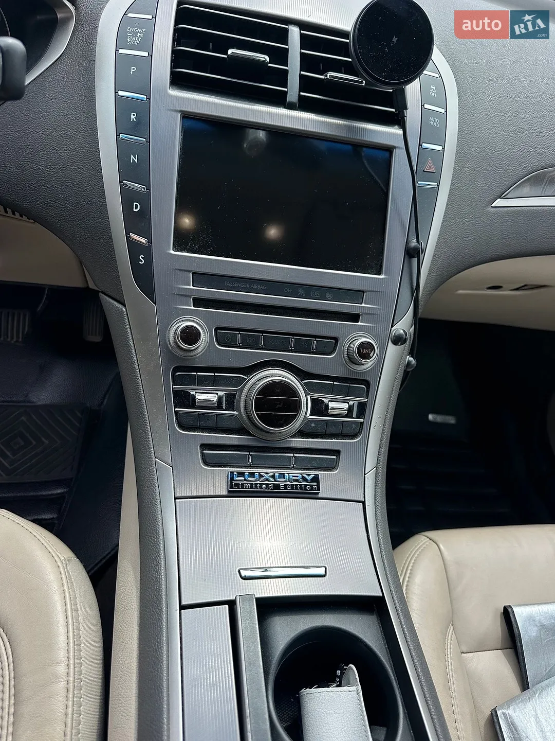 2016 Lincoln MKZ - мініатюра 16