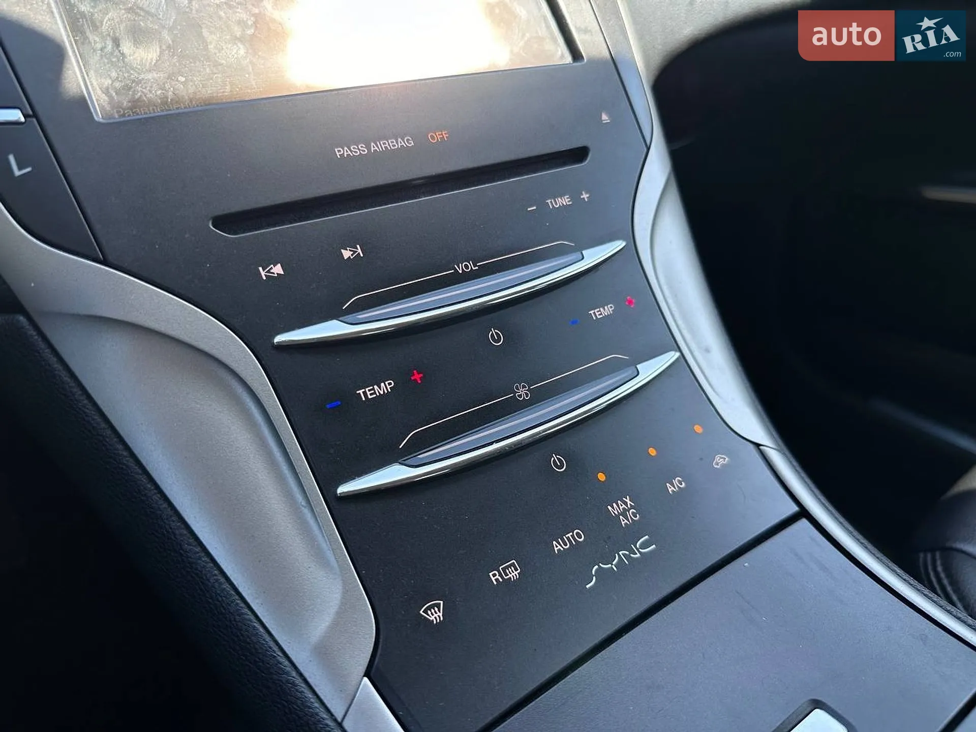 2016 Lincoln MKZ - мініатюра 16