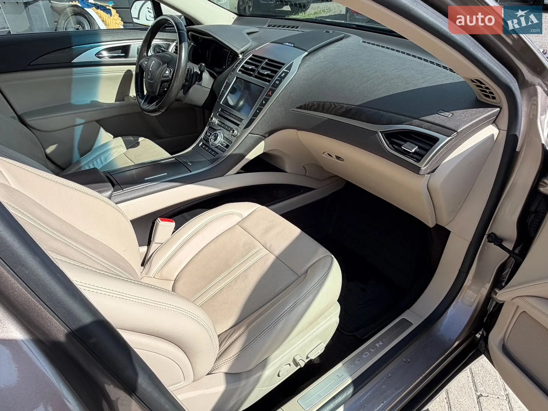 2020 Lincoln MKZ - мініатюра 18