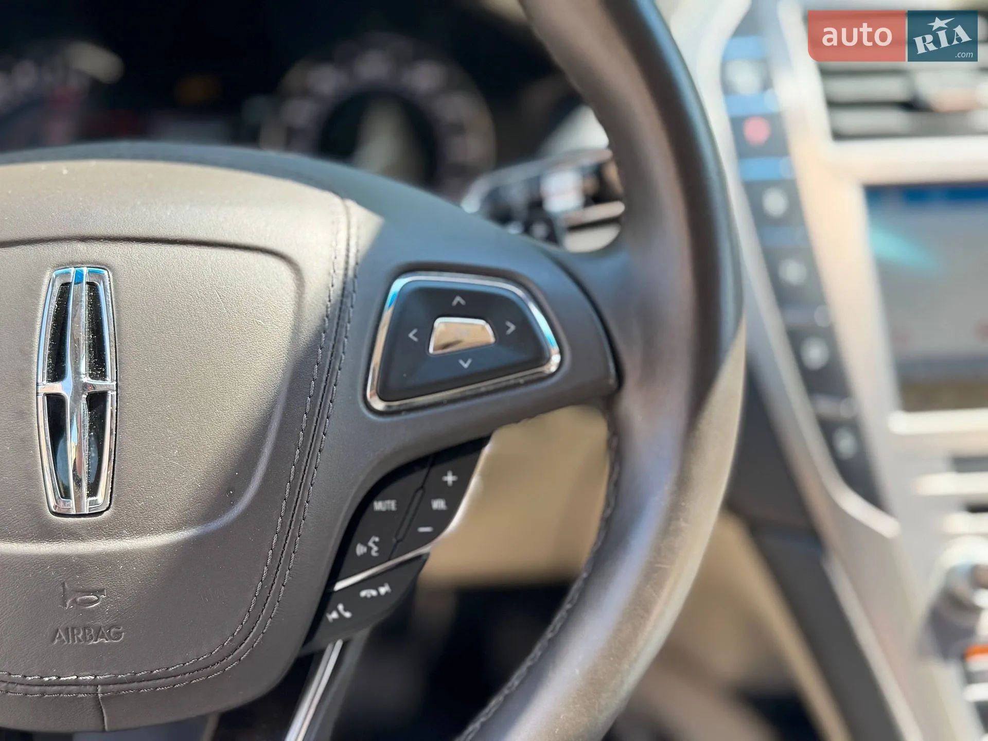2016 Lincoln MKZ - мініатюра 26