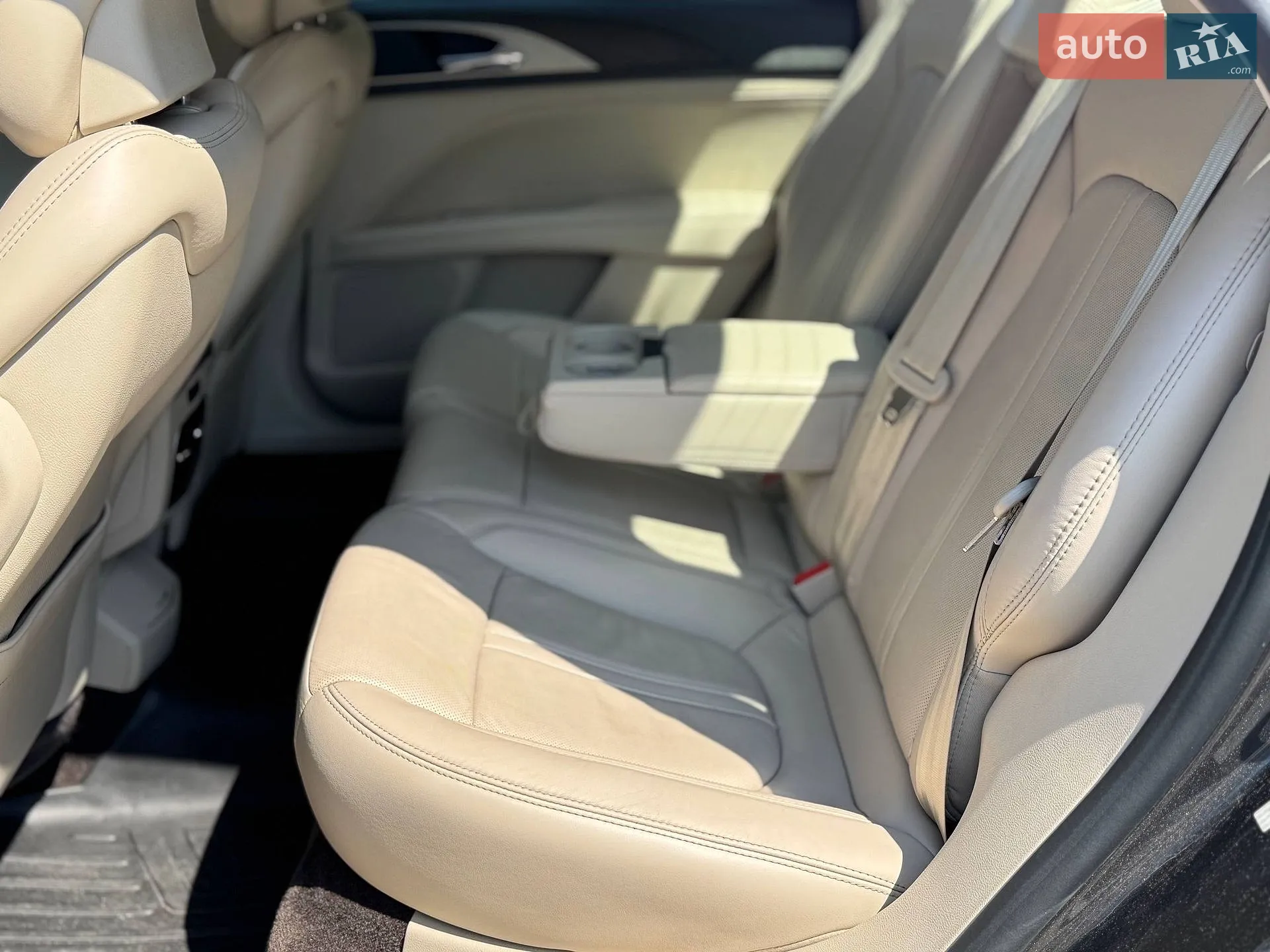 2016 Lincoln MKZ - мініатюра 31