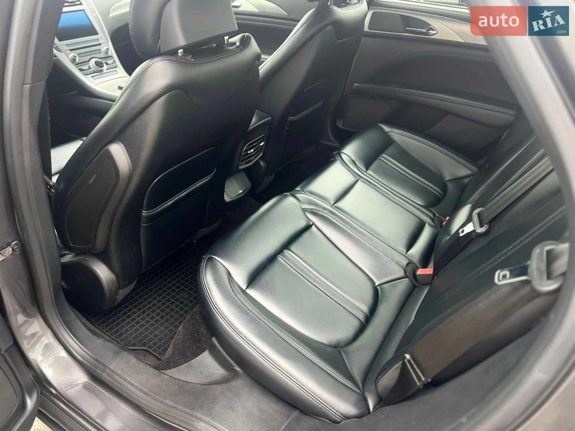 2016 Lincoln MKZ - мініатюра 19