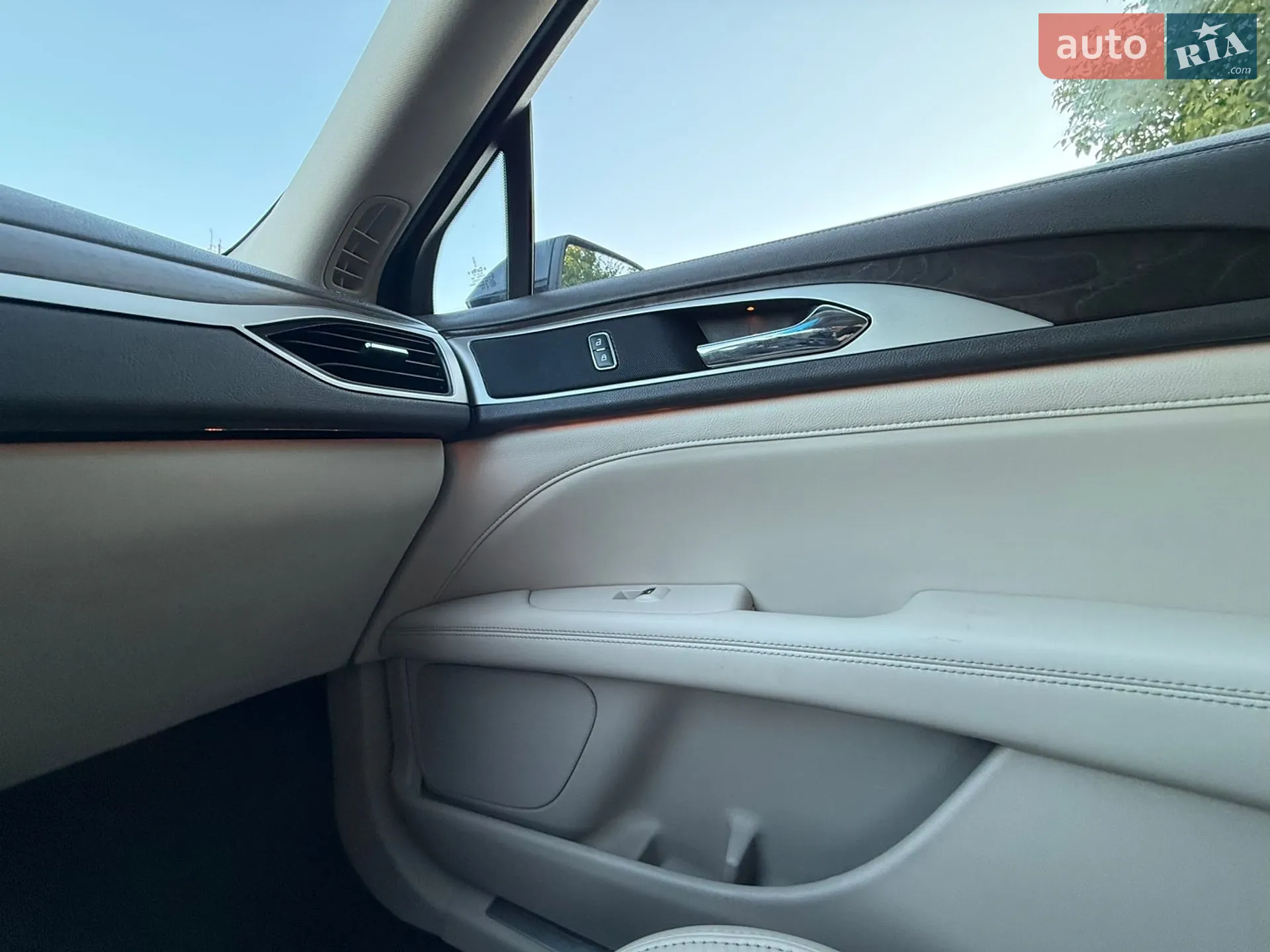 2016 Lincoln MKZ - мініатюра 14